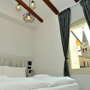 Camera con letto king size